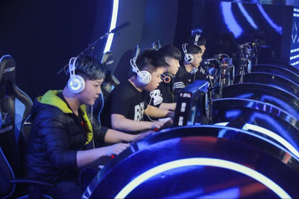 还为队友创 还为队友创