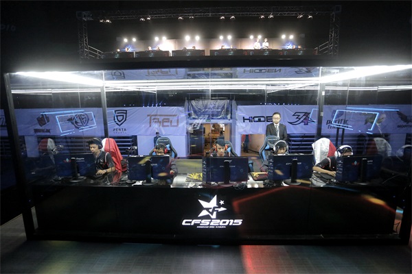 梅西路过回家，重返巴萨诺坎普球场。1800w点赞。